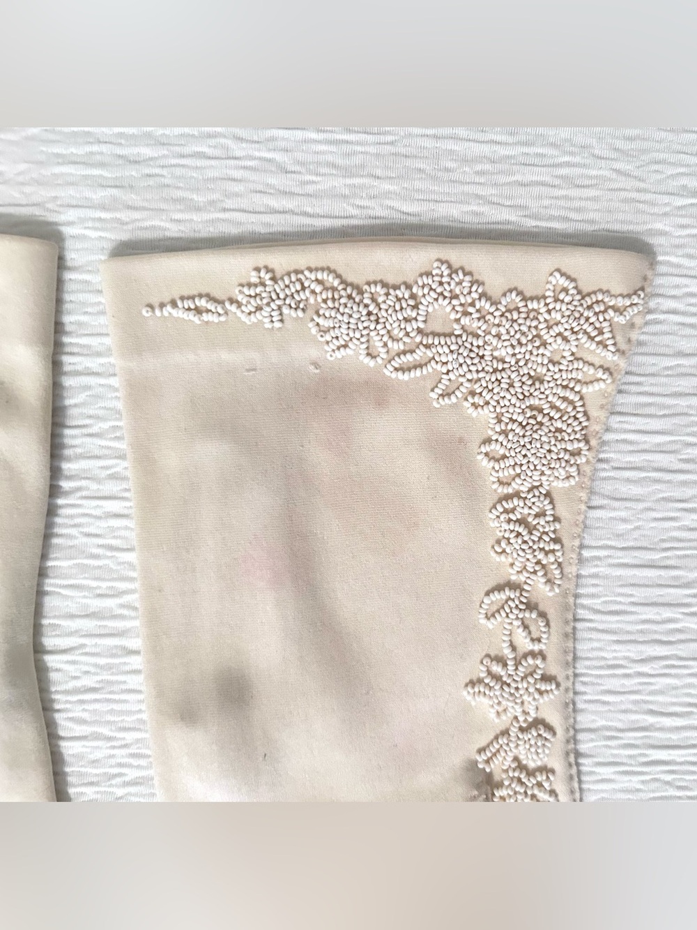 Women’s Elegant Vintage Off White Beaded Wedding Gloves - Picture 4 of 10